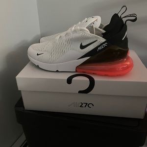 MENS NIKE AIR MAX 270 SIZE 11 NEW